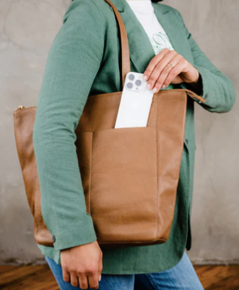 Lari + Tote